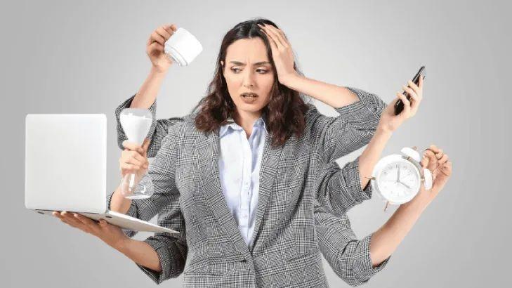 4 استراتيجيات عملية للنجاة في زمن السرعة